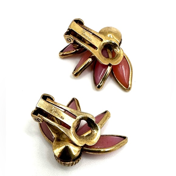 Vintage Crown Trifari Poured Glass Flower Petals "Petalette" Clip Earrings-Rose - Picture 6 of 6